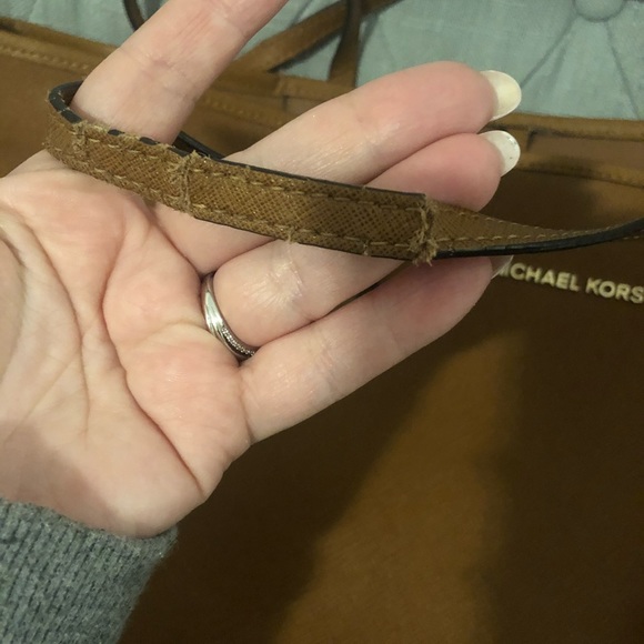 Large Micheal Kors tan coloured tote - Picture 6 of 7